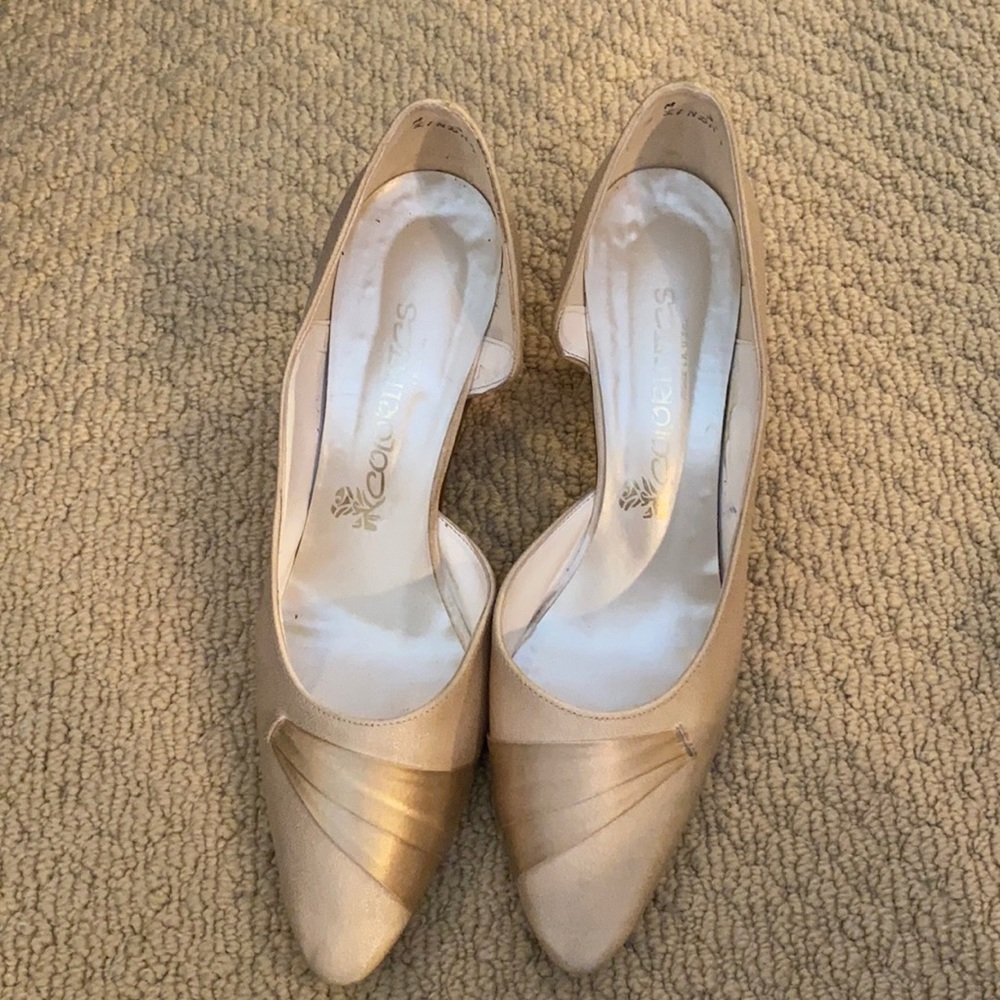 Coloriffics Cream Low Chunky Heels